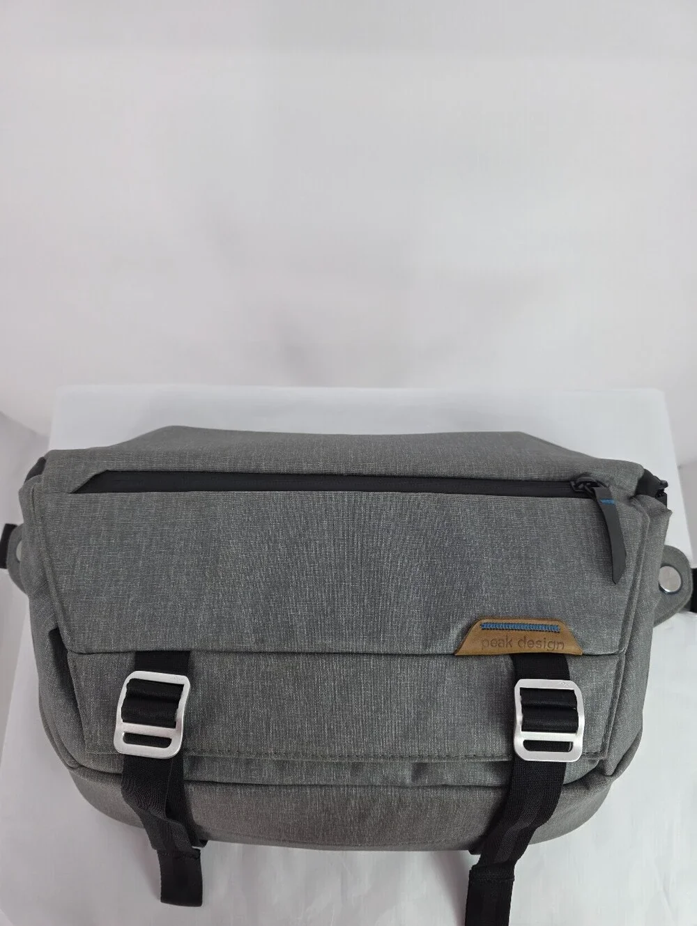 Peak Design Everyday Sling 10L V1 Ash Gray Camera Bag w/ Dividers